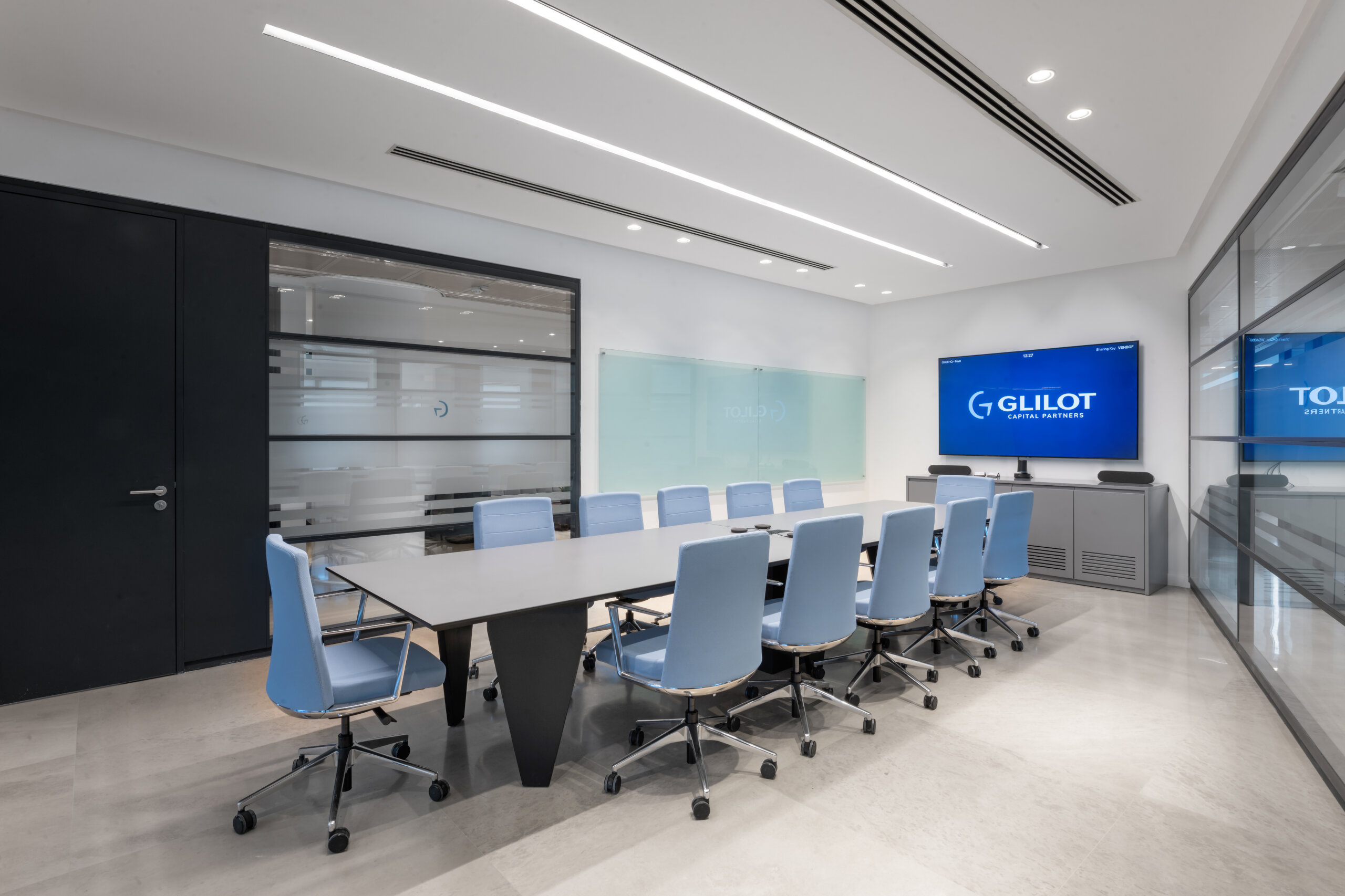 cron-chairkobe-meeting-table.jpg